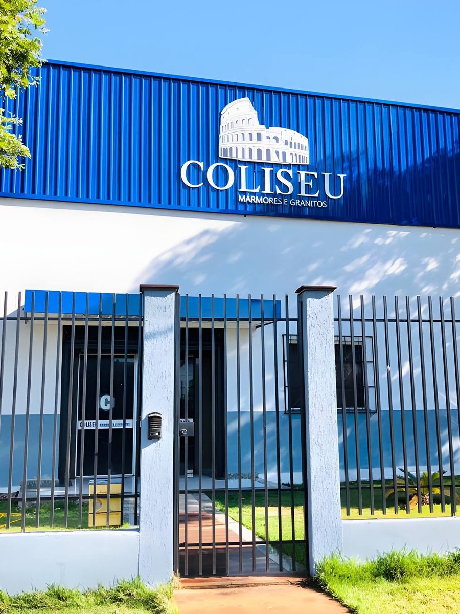 Fachada da loja Coliseu em Maringá